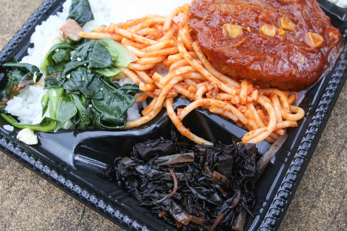 安くてうまくてボリューミー！一度食べたら虜になる！「むんじゅる弁当」のうちなーの味が織りなす至福のランチタイム（那覇市）