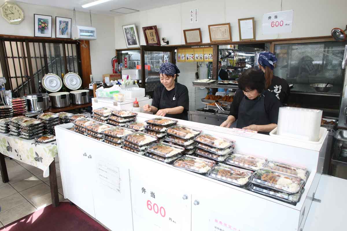 安くてうまくてボリューミー！一度食べたら虜になる！「むんじゅる弁当」のうちなーの味が織りなす至福のランチタイム（那覇市）