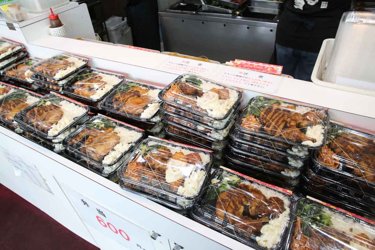 安くてうまくてボリューミー！一度食べたら虜になる！「むんじゅる弁当」のうちなーの味が織りなす至福のランチタイム（那覇市）