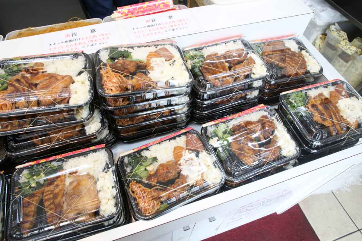 安くてうまくてボリューミー！一度食べたら虜になる！「むんじゅる弁当」のうちなーの味が織りなす至福のランチタイム（那覇市）
