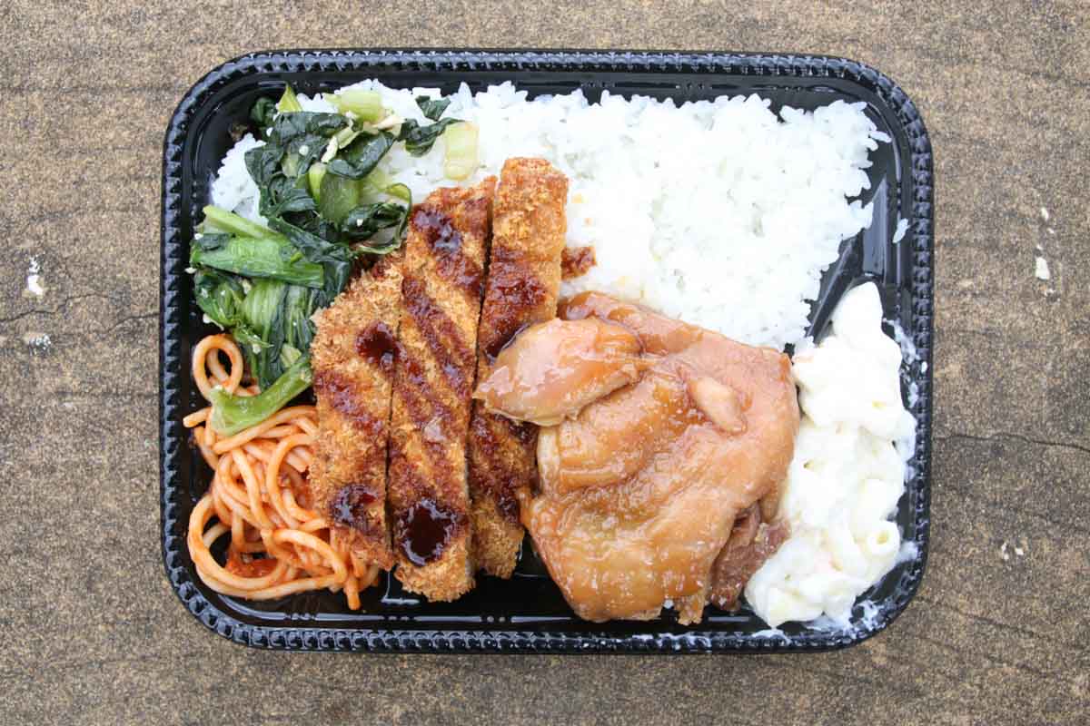 安くてうまくてボリューミー！一度食べたら虜になる！「むんじゅる弁当」のうちなーの味が織りなす至福のランチタイム（那覇市）