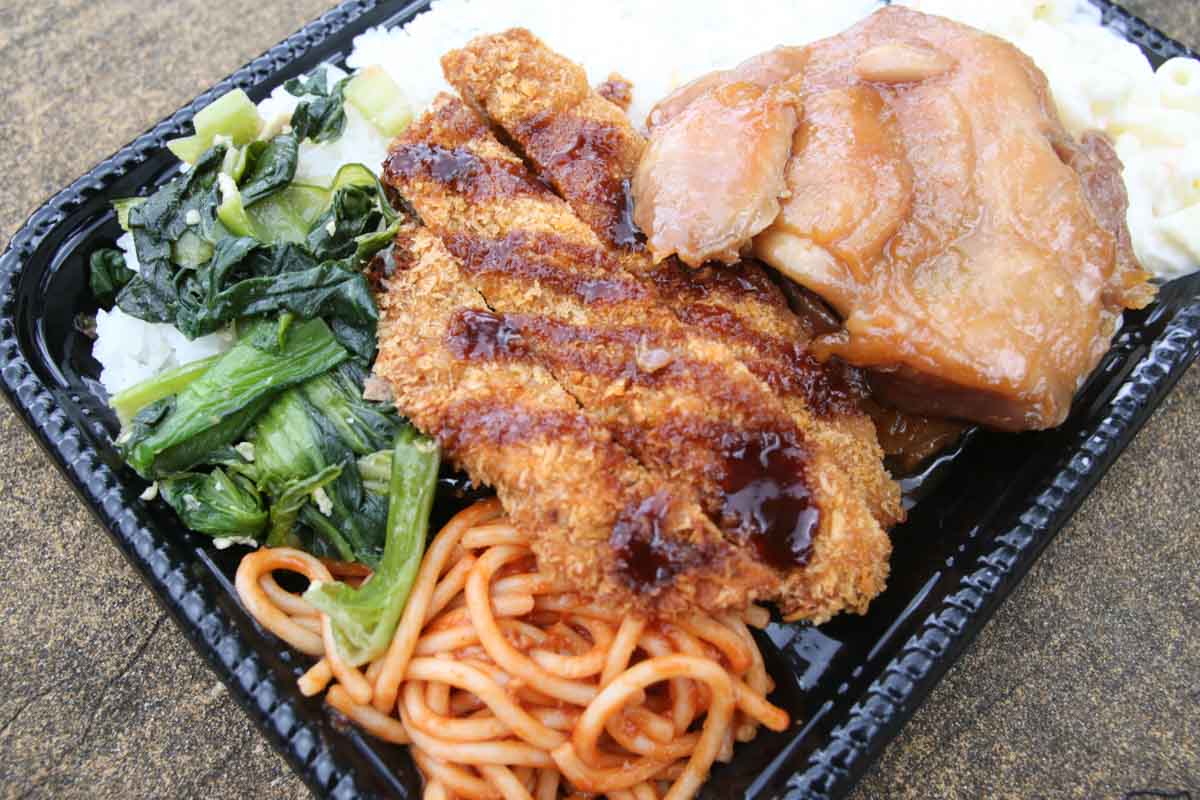 安くてうまくてボリューミー！一度食べたら虜になる！「むんじゅる弁当」のうちなーの味が織りなす至福のランチタイム（那覇市）