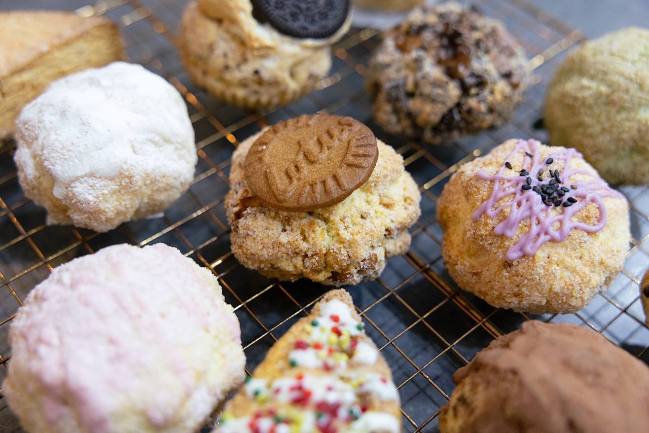 自由な発想で約50種類のスコーン！何でもない日に寄り添う「sconto megumi」（八重瀬町）