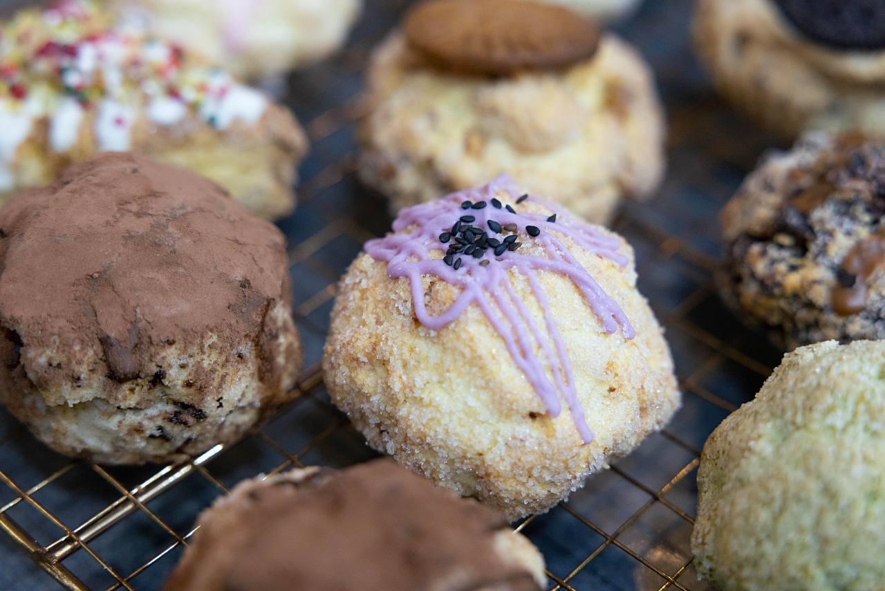 自由な発想で約50種類のスコーン！何でもない日に寄り添う「sconto megumi」（八重瀬町）