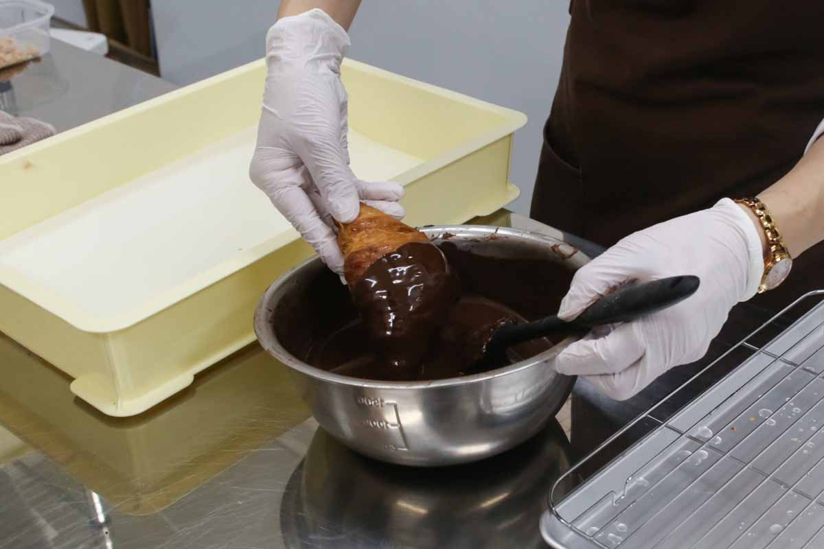 【期間限定】即完売も？！「100日だけのチョコクロワッサン by Tony Bake 沖縄那覇店」でいただく“全国を虜にしたチョコクロワッサン”（那覇市）