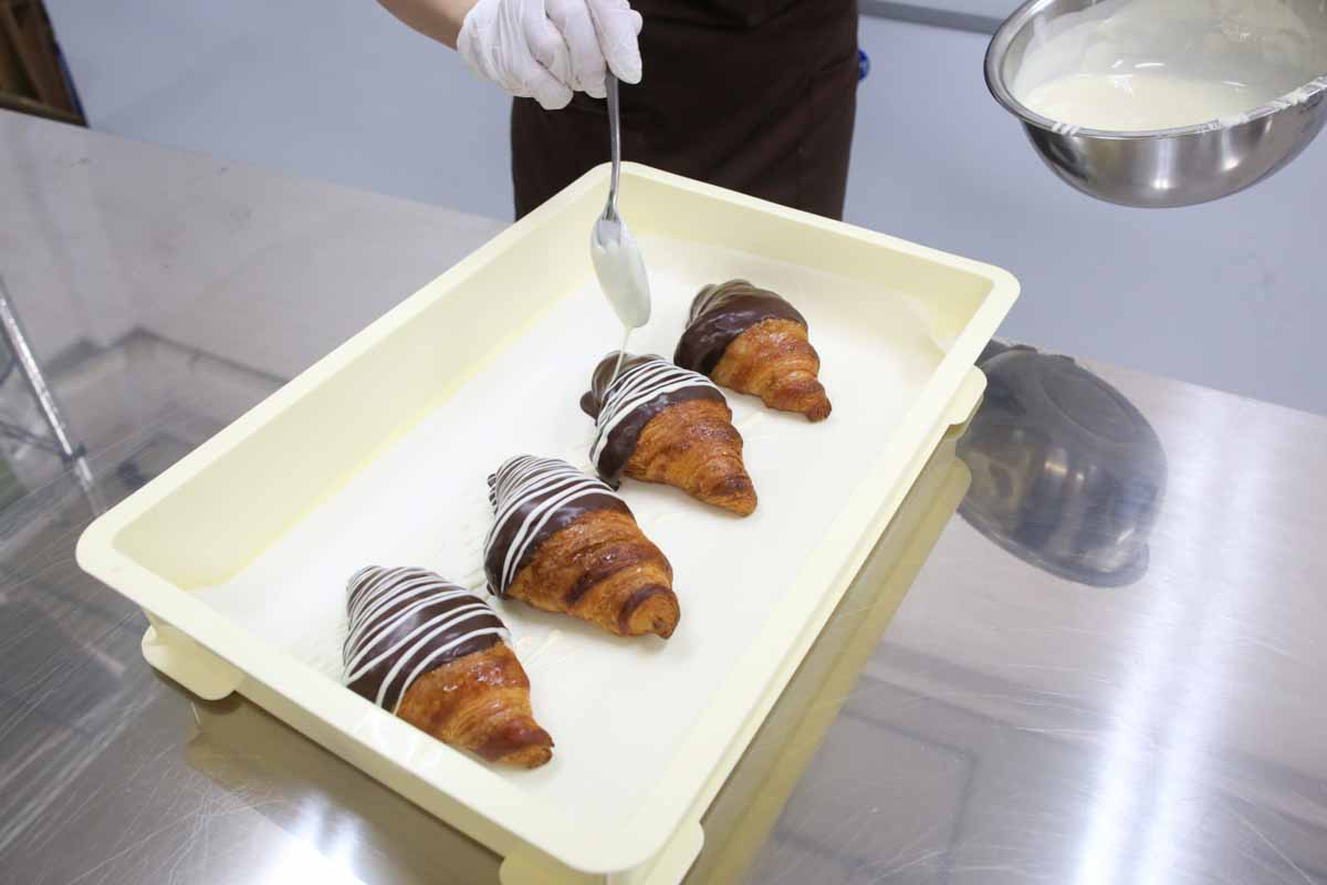 【期間限定】即完売も？！「100日だけのチョコクロワッサン by Tony Bake 沖縄那覇店」でいただく“全国を虜にしたチョコクロワッサン”（那覇市）