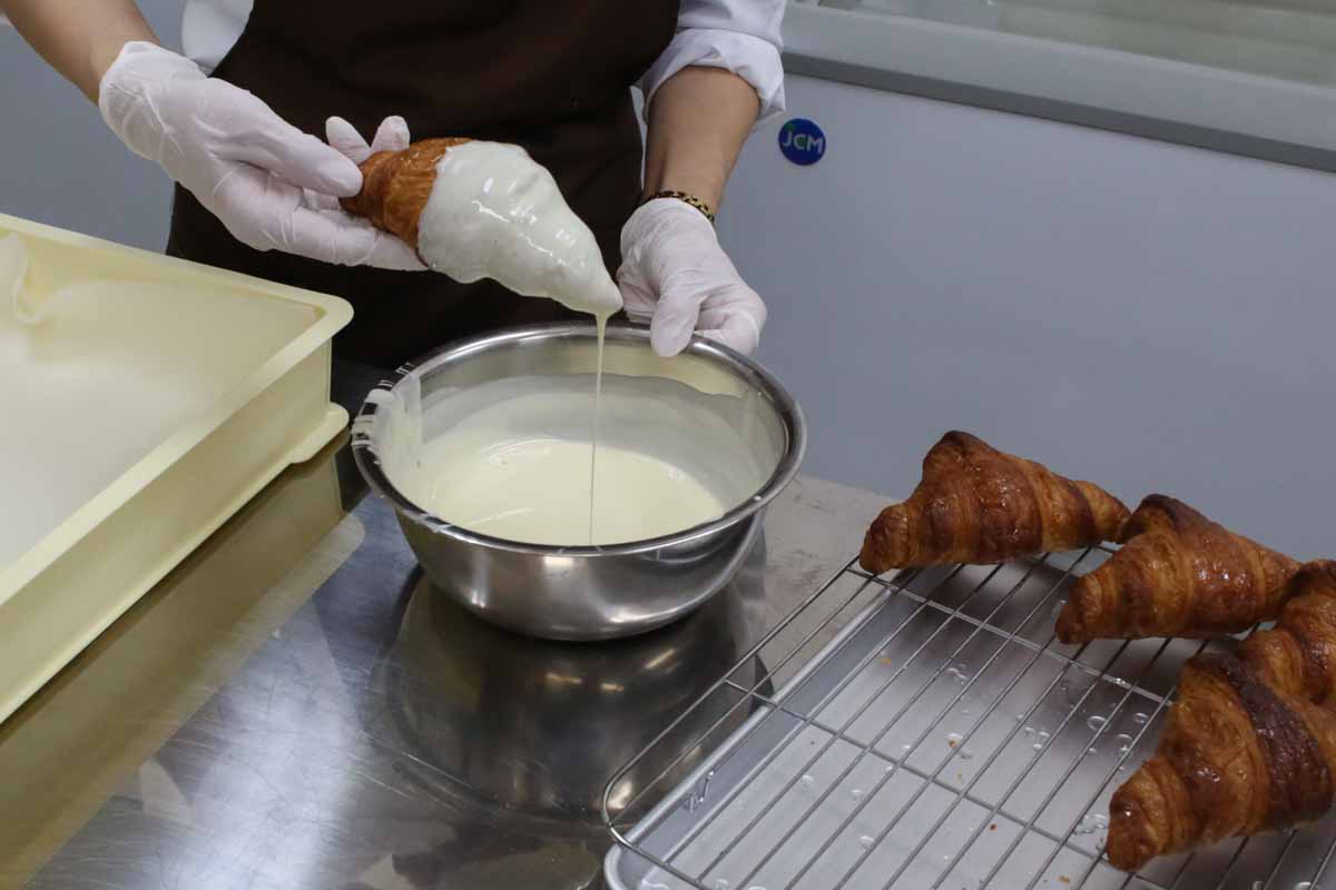 【期間限定】即完売も？！「100日だけのチョコクロワッサン by Tony Bake 沖縄那覇店」でいただく“全国を虜にしたチョコクロワッサン”（那覇市）