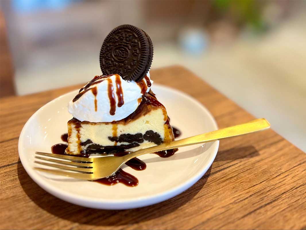 ふんわり甘いあんホイップトーストと 香り豊かなラテ。気さくな店主が迎える「JONAKA COFFEE」（那覇市・国場）