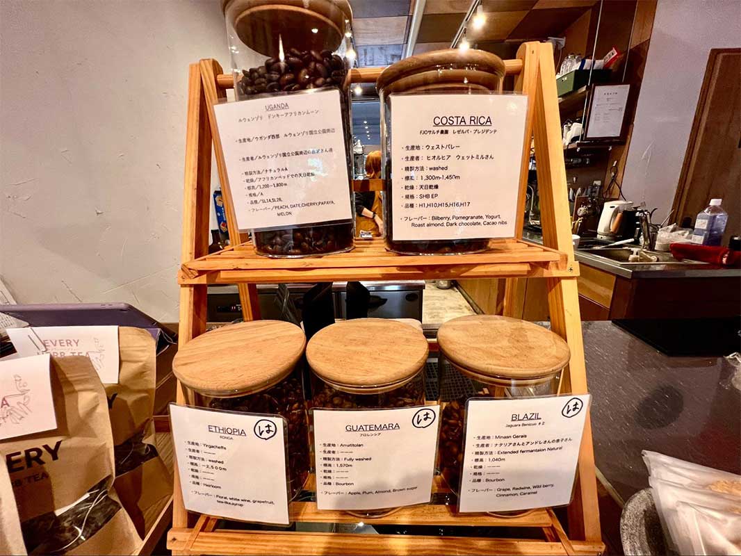 ふんわり甘いあんホイップトーストと 香り豊かなラテ。気さくな店主が迎える「JONAKA COFFEE」（那覇市・国場）