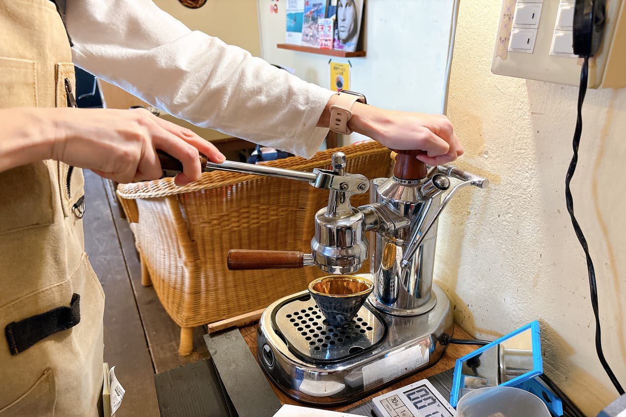 朝8時OPEN！「ROTTON（ロットン） COFFEE and CREATIVE」のパンクなお店で植物性ごはんを楽しもう！（北谷町）