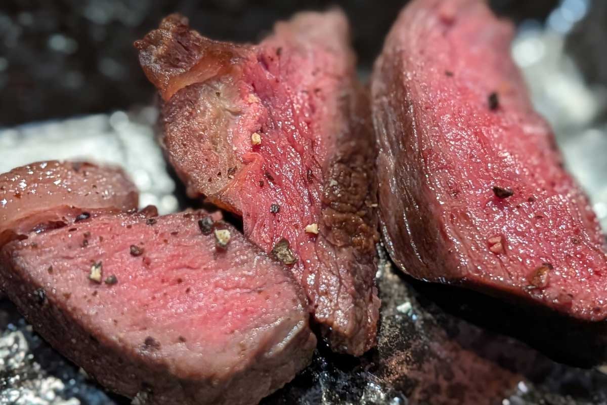 「これが熊の肉……美味い！」熊・鹿・猪肉が味わえる驚きの食体験！ジビエ料理専門店「THE LAB」（沖縄市）