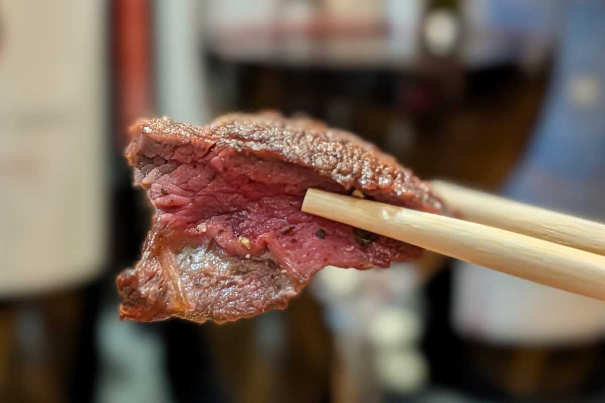 「これが熊の肉……美味い！」熊・鹿・猪肉が味わえる驚きの食体験！ジビエ料理専門店「THE LAB」（沖縄市）