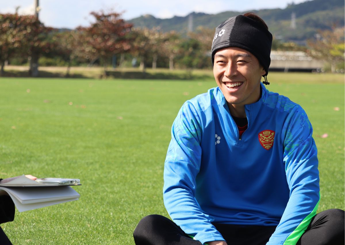 【ベンガラの誇り集結！FC琉球 選手名鑑2026】開幕戦で示した存在感 新加入ストライカーFW上野瑶介