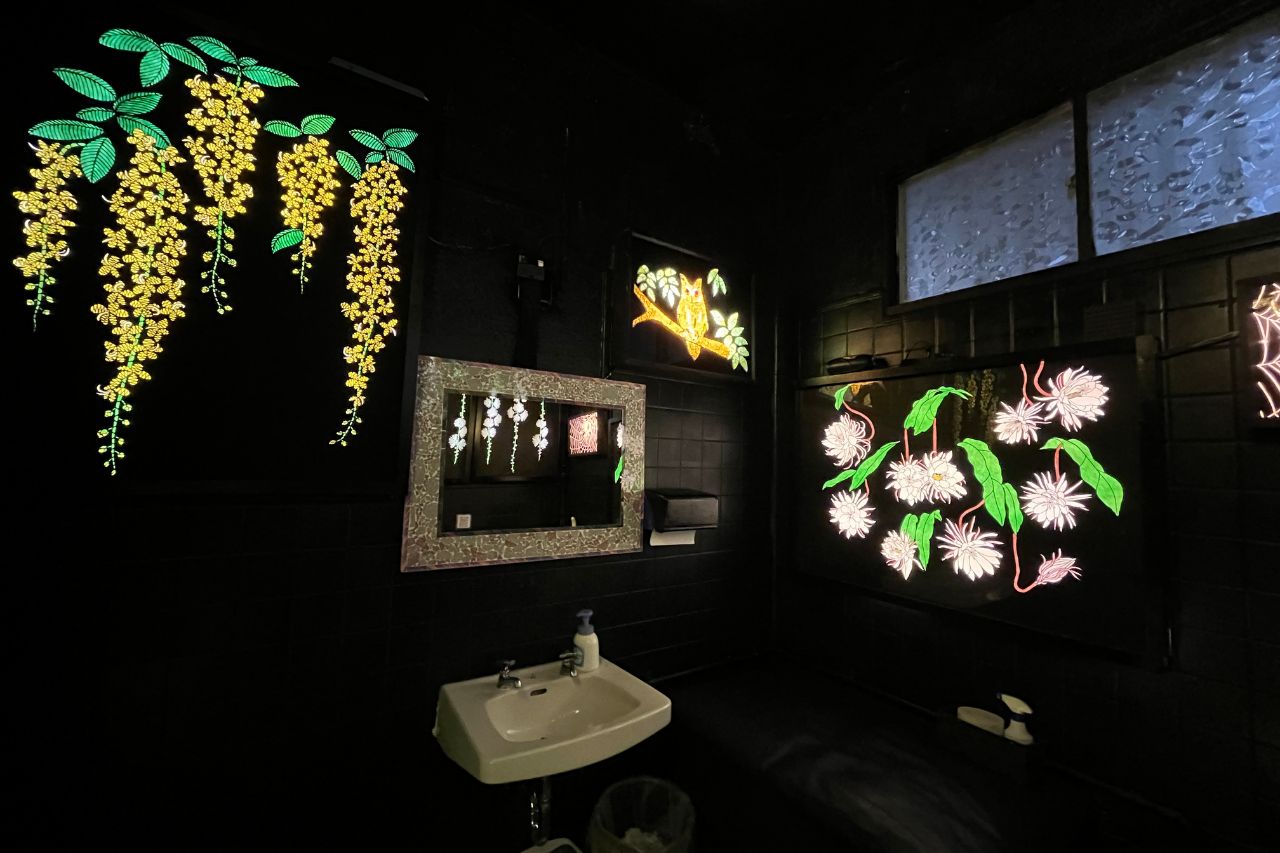 海を望む絶景×沖縄アート！「隠れ家カフェ清ちゃん」で絶品エスニック料理を召し上がれ（浦添市）