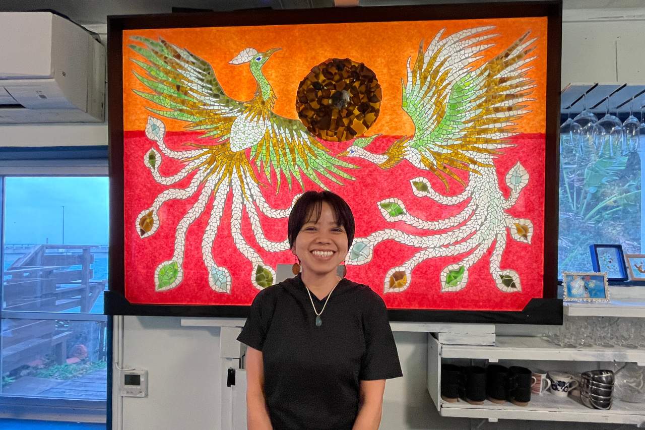 海を望む絶景×沖縄アート！「隠れ家カフェ清ちゃん」で絶品エスニック料理を召し上がれ（浦添市）