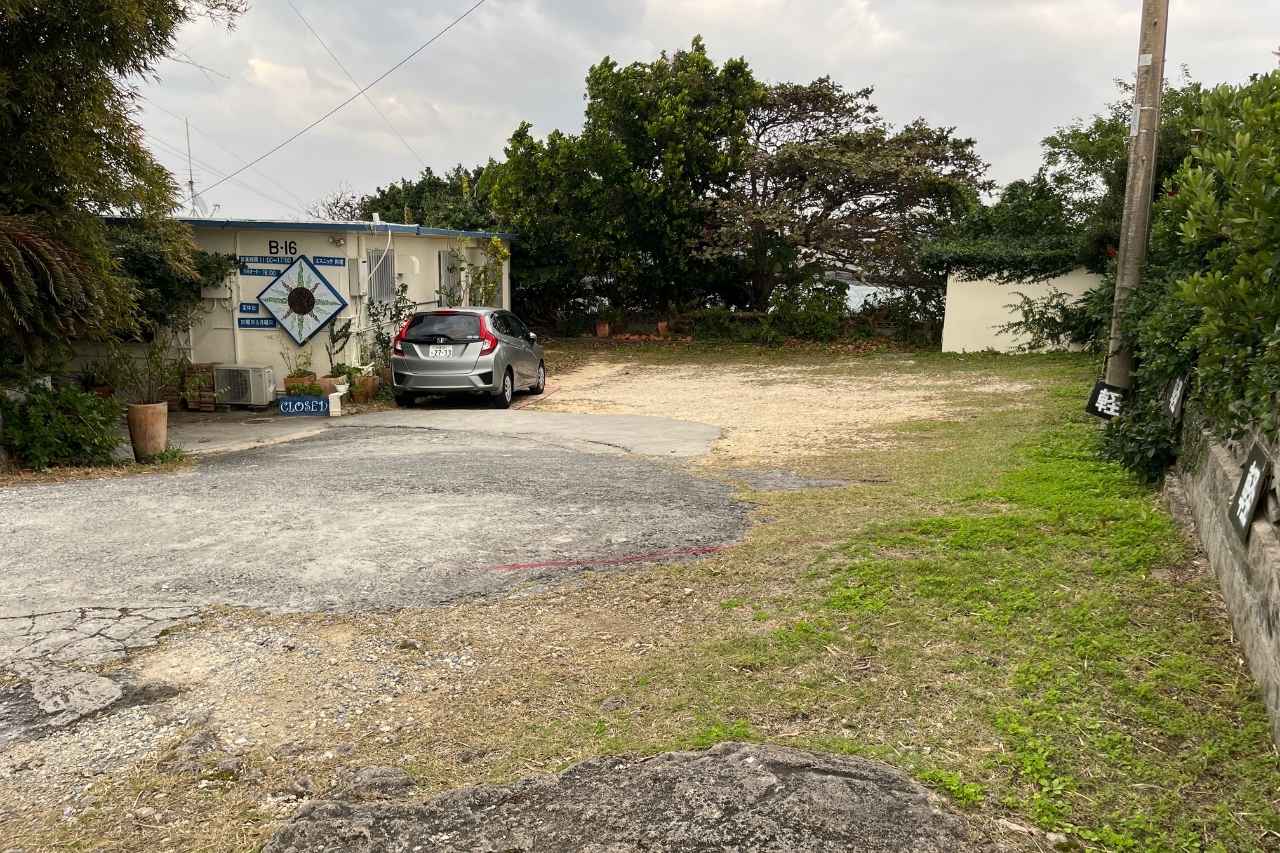 海を望む絶景×沖縄アート！「隠れ家カフェ清ちゃん」で絶品エスニック料理を召し上がれ（浦添市）