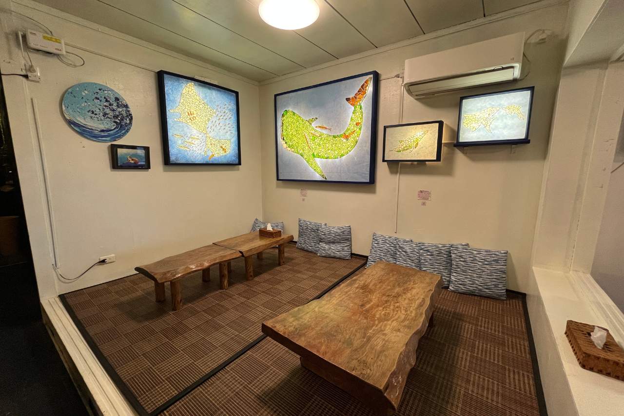 海を望む絶景×沖縄アート！「隠れ家カフェ清ちゃん」で絶品エスニック料理を召し上がれ（浦添市）