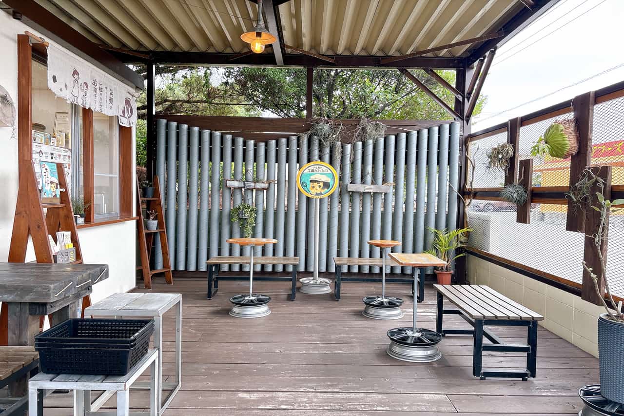 こんなところに！？工業地帯の一角にある工場直送のお菓子が楽しめる「いとまん工場カフェ珍品堂」（糸満市）