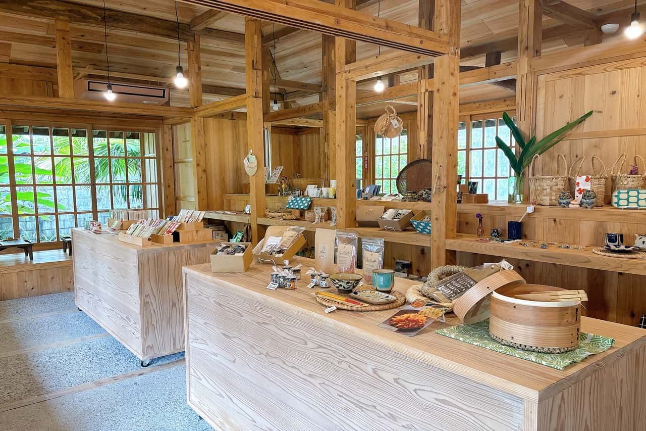 琉球の風を感じる築65年の古民家。 「koti（こち）琉球菓子とお茶」でひと息つきませんか（八重瀬町）