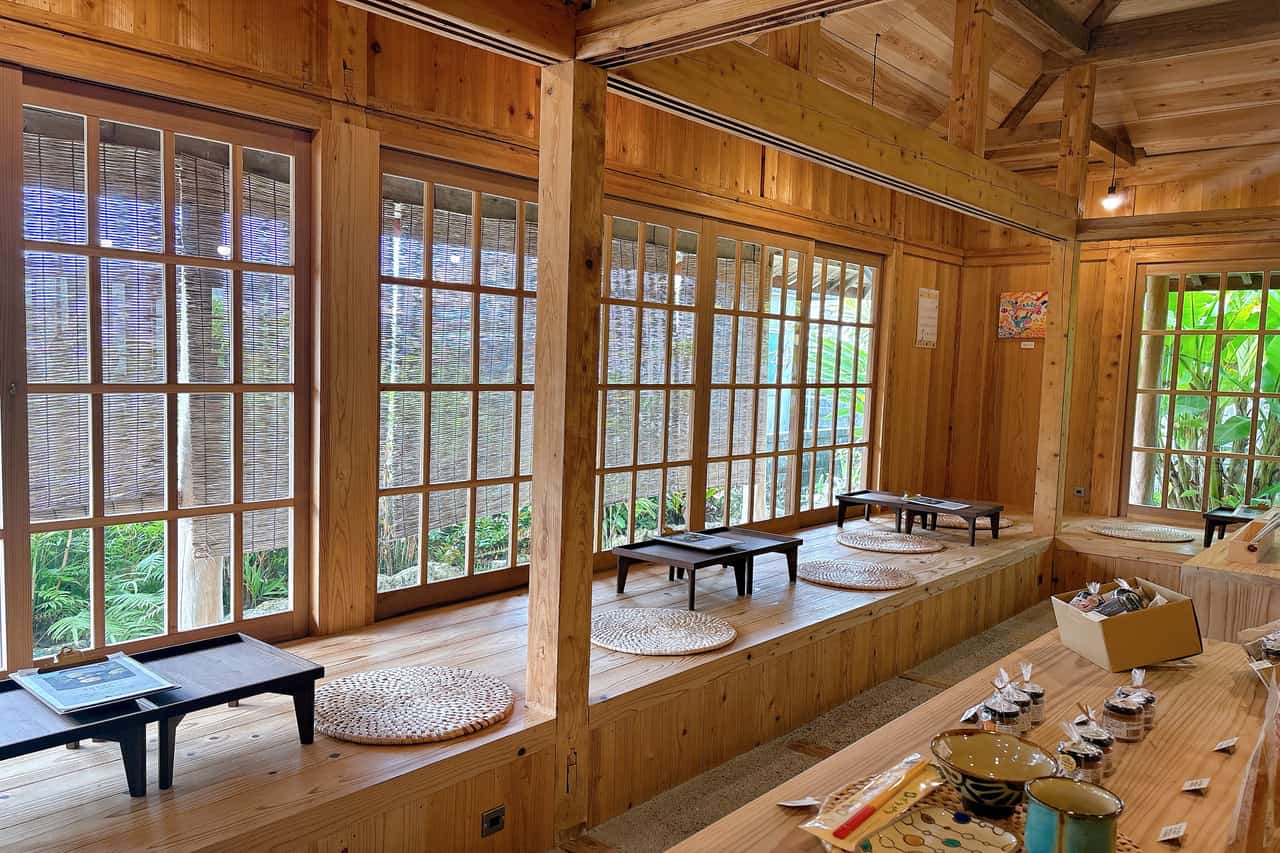 琉球の風を感じる築65年の古民家。 「koti（こち）琉球菓子とお茶」でひと息つきませんか（八重瀬町）