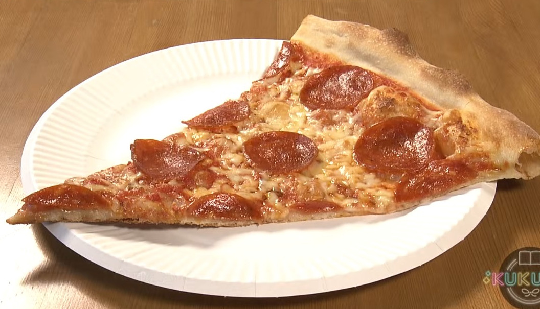 【沖縄アメリカングルメ】顔よりデカい！これぞ本場のNYスタイル巨大ピザ「New York Pizza Okinawa」（那覇市）