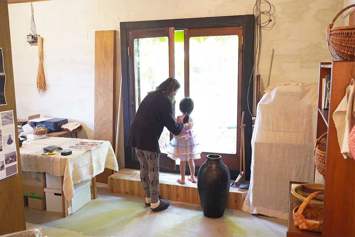 黒島に移住して9年目、島素材を使った生活道具の製品開発を目指して『教えて島暮らし〜沖縄移住者の声〜』