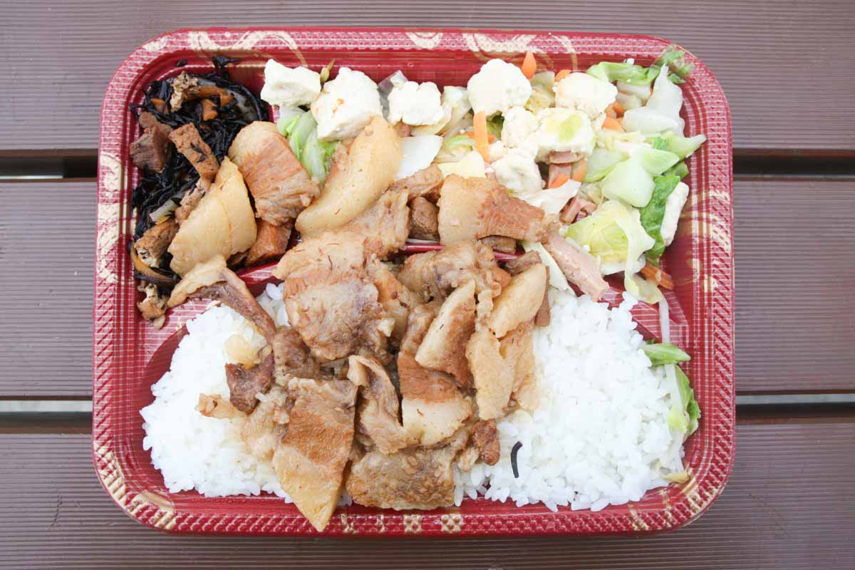 これぞ“うちなー弁当”の真骨頂！居酒屋「二号線」のガッツリ＆濃いめお弁当で元気をチャージしよう（那覇市）