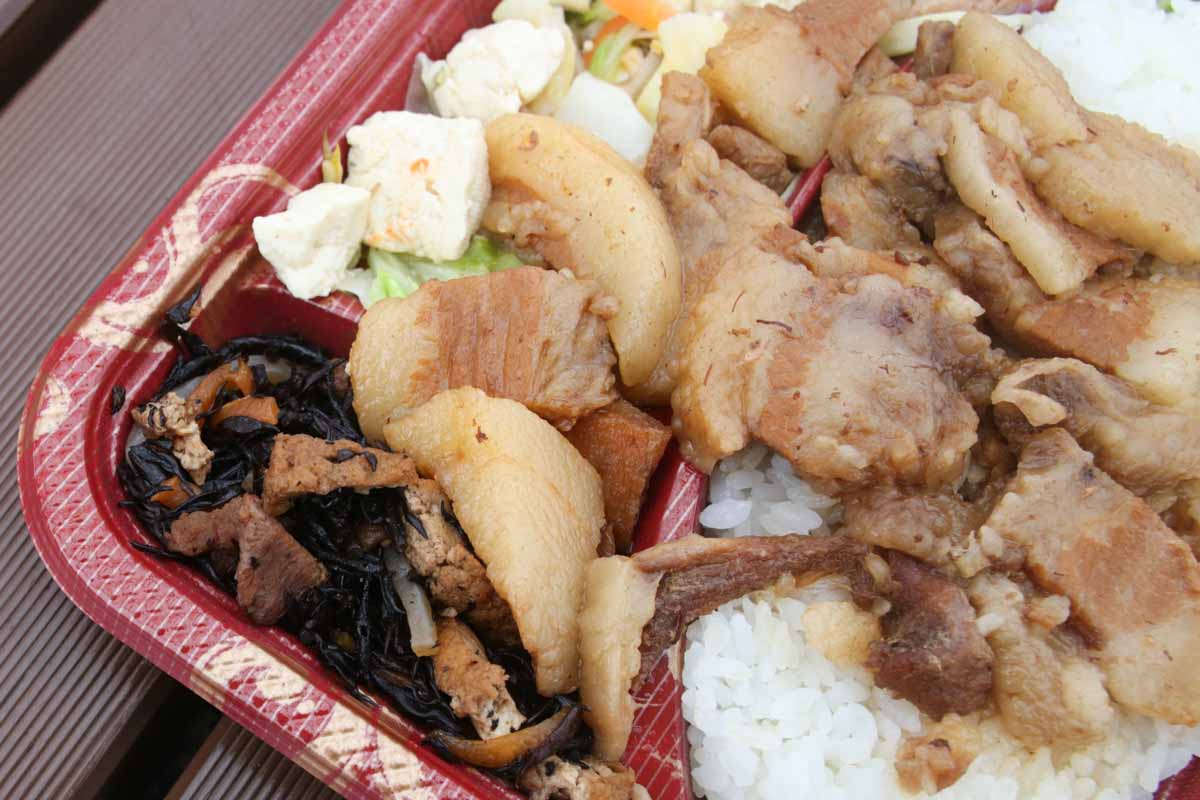これぞ“うちなー弁当”の真骨頂！居酒屋「二号線」のガッツリ＆濃いめお弁当で元気をチャージしよう（那覇市）