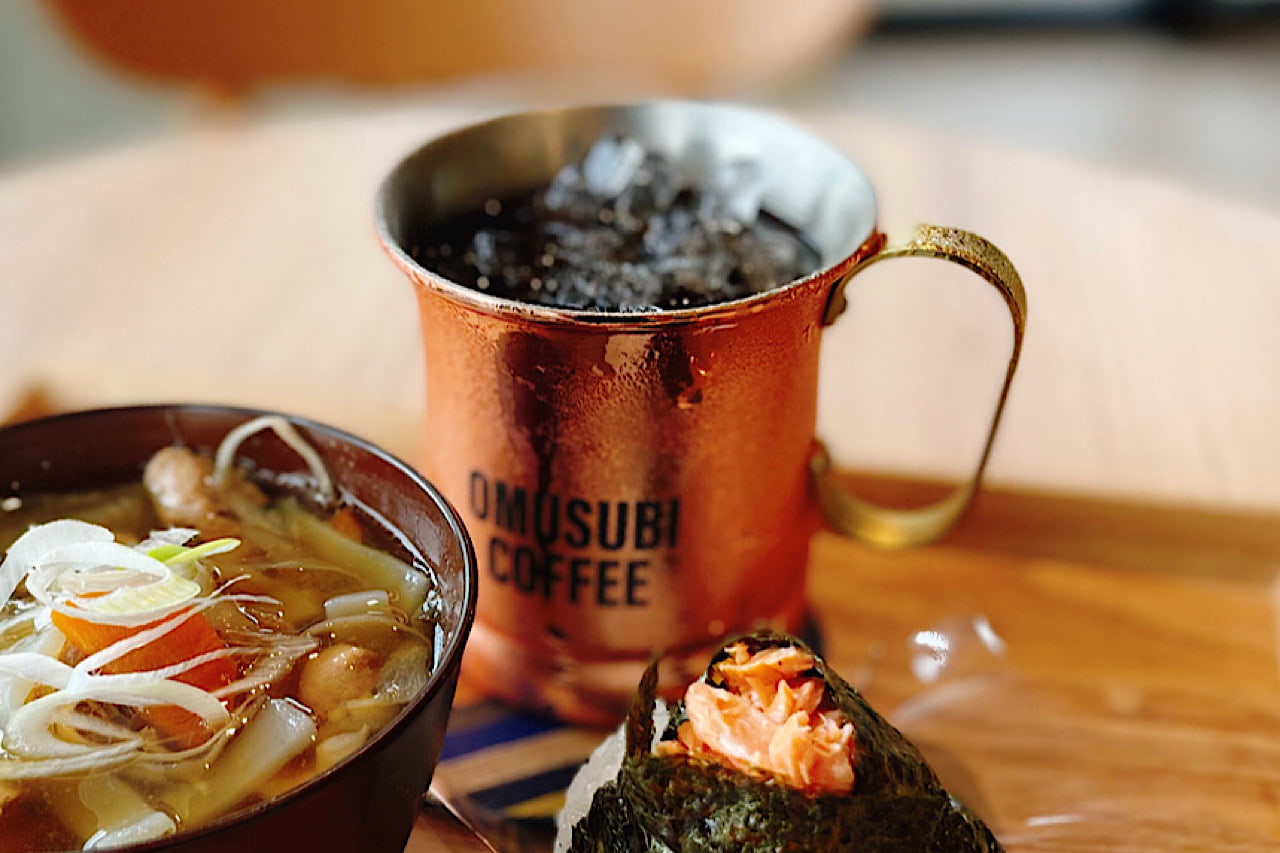 おむすびを味わい、ひと息つきたいときに。コーヒーと楽しめるカフェ「OMUSUBI COFFEE（オムスビコーヒー）」（南風原町）