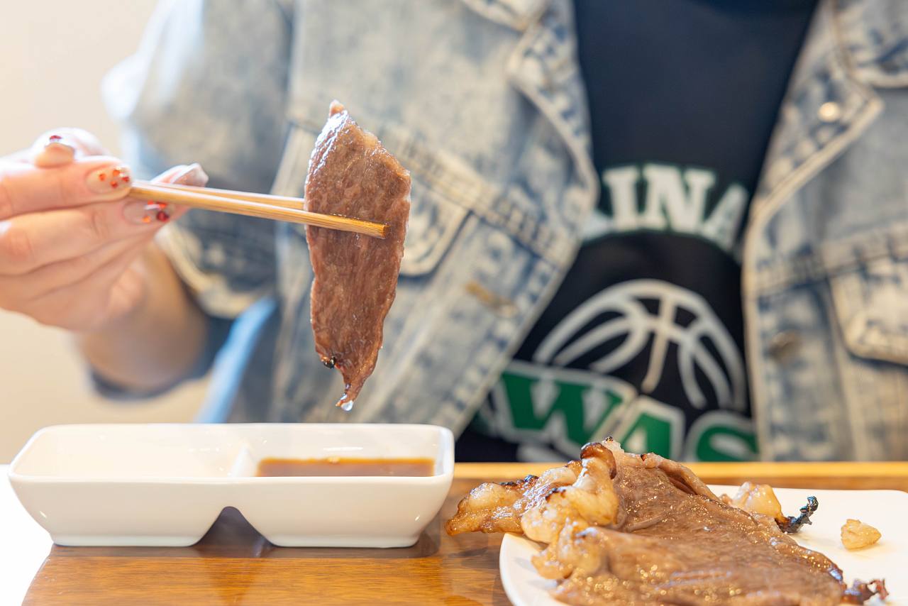 50年超の歴史が裏付ける信頼と実績「焼肉 稲嶺家」がオープン！餌からこだわる、黒毛和牛専門店（沖縄市）