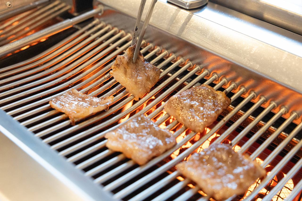 50年超の歴史が裏付ける信頼と実績「焼肉 稲嶺家」がオープン！餌からこだわる、黒毛和牛専門店（沖縄市）