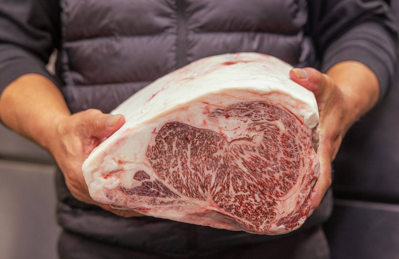 50年超の歴史が裏付ける信頼と実績「焼肉 稲嶺家」がオープン！餌からこだわる、黒毛和牛専門店（沖縄市）