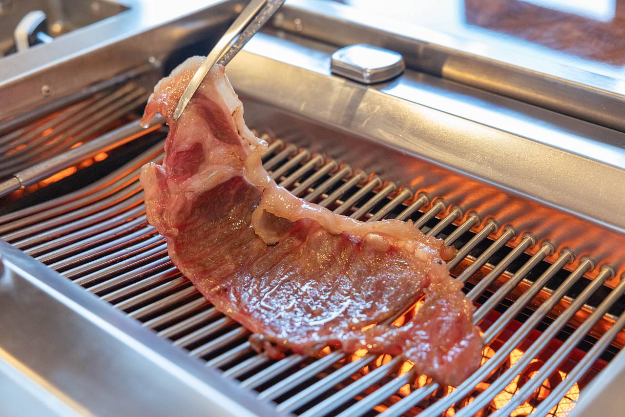 50年超の歴史が裏付ける信頼と実績「焼肉 稲嶺家」がオープン！餌からこだわる、黒毛和牛専門店（沖縄市）