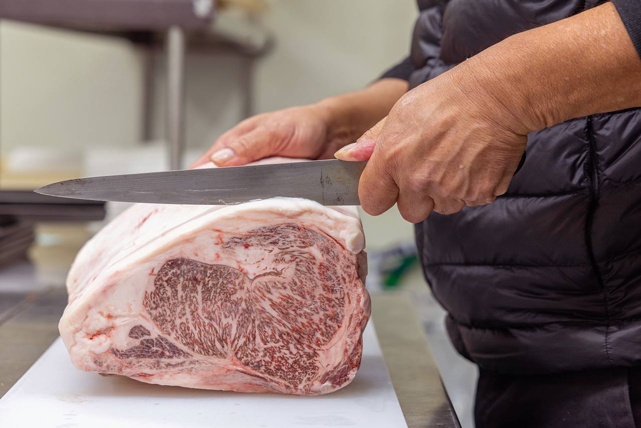 50年超の歴史が裏付ける信頼と実績「焼肉 稲嶺家」がオープン！餌からこだわる、黒毛和牛専門店（沖縄市）