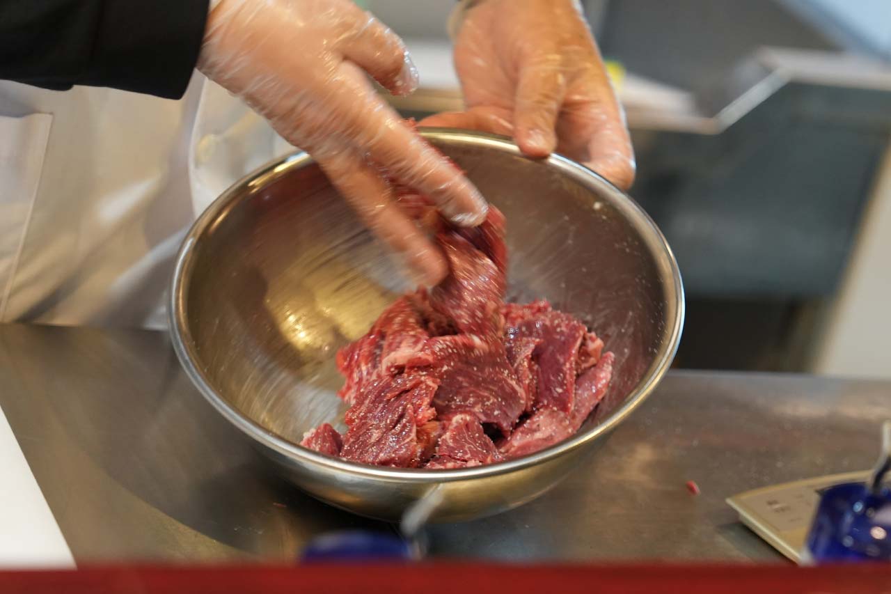 栃木発・昭和の”町焼肉”が沖縄へ初上陸！タイムスリップ焼肉『焼肉・スタミナ料理 あきた苑』（那覇市）