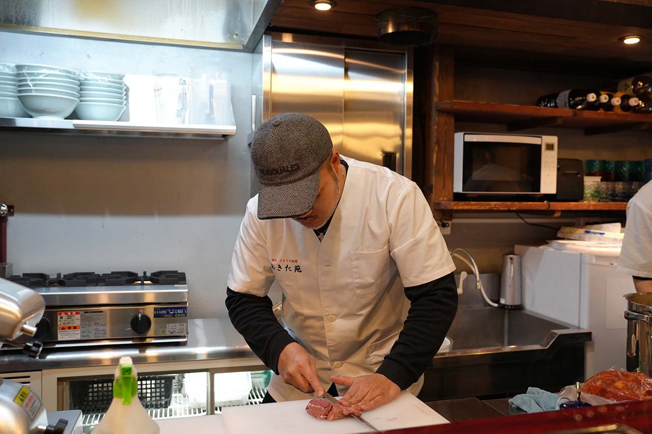 栃木発・昭和の”町焼肉”が沖縄へ初上陸！タイムスリップ焼肉『焼肉・スタミナ料理 あきた苑』（那覇市）