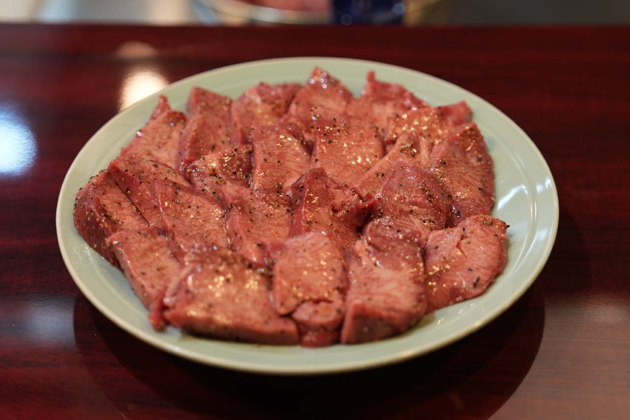 栃木発・昭和の”町焼肉”が沖縄へ初上陸！タイムスリップ焼肉『焼肉・スタミナ料理 あきた苑』（那覇市）