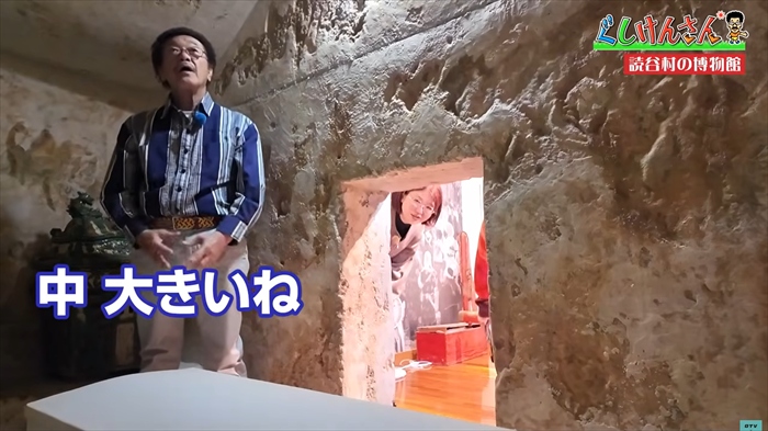 読谷村の博物館で”お墓の中”に入っちゃった！？ぐしけんさんが人間国宝のやちむんに感動