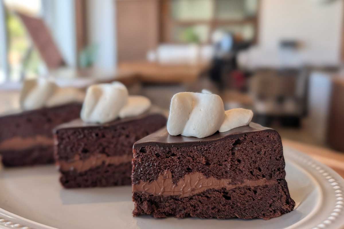 島の素材と“うれしい”の循環。五感で味わう至福のカフェタイム「ペストリーうんてん」（豊見城市）