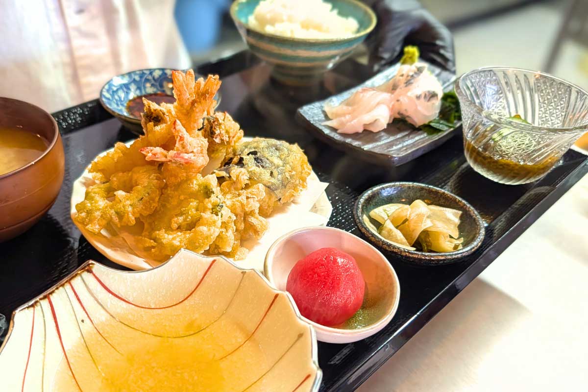 「ちょっと特別な日本食が食べたい...」パリふわ鰻にフレンチ風西京焼？「食堂うみの」で味わう至高の定食（南城市）