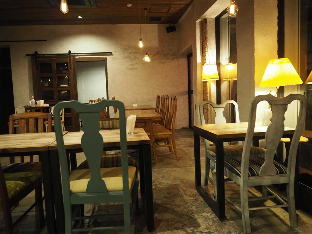 KOZAの夜はせんべろだけじゃない。気分はドイツ、そしてフランス！？Butcher Grill&Barでオトナ女子会。〜喜友名ひとみの酒場巡り〜（沖縄市）