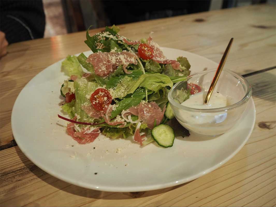 KOZAの夜はせんべろだけじゃない。気分はドイツ、そしてフランス！？Butcher Grill&Barでオトナ女子会。〜喜友名ひとみの酒場巡り〜（沖縄市）