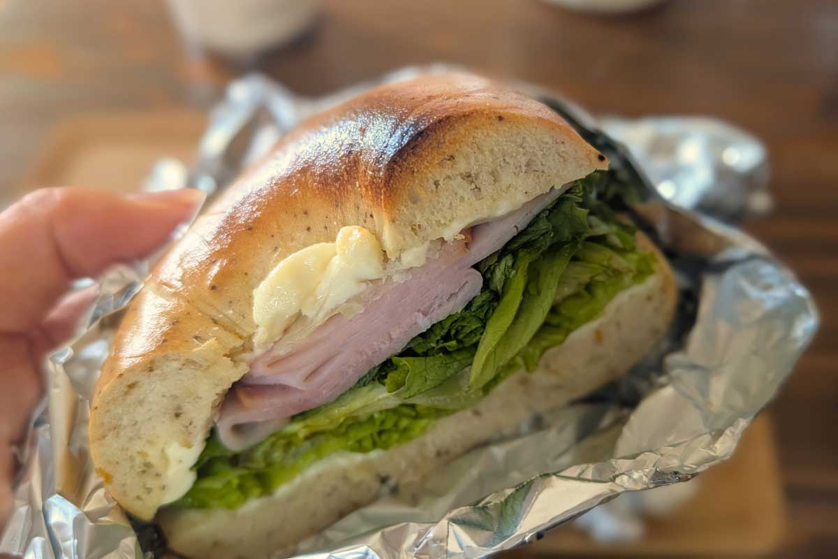 沖縄のおもてなし料理＆ハワイのマーケットで大人気の本格ベーグルを味わう「café 黄果報KUGAFU （クガフー）」（南城市）