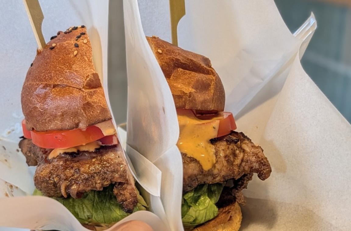 妥協なし！こだわりが詰まったバーガー＆ドライフラワーショップ「der BURG（デアブルグ）」＆「lily ronde（リリーロンド）」（沖縄市）