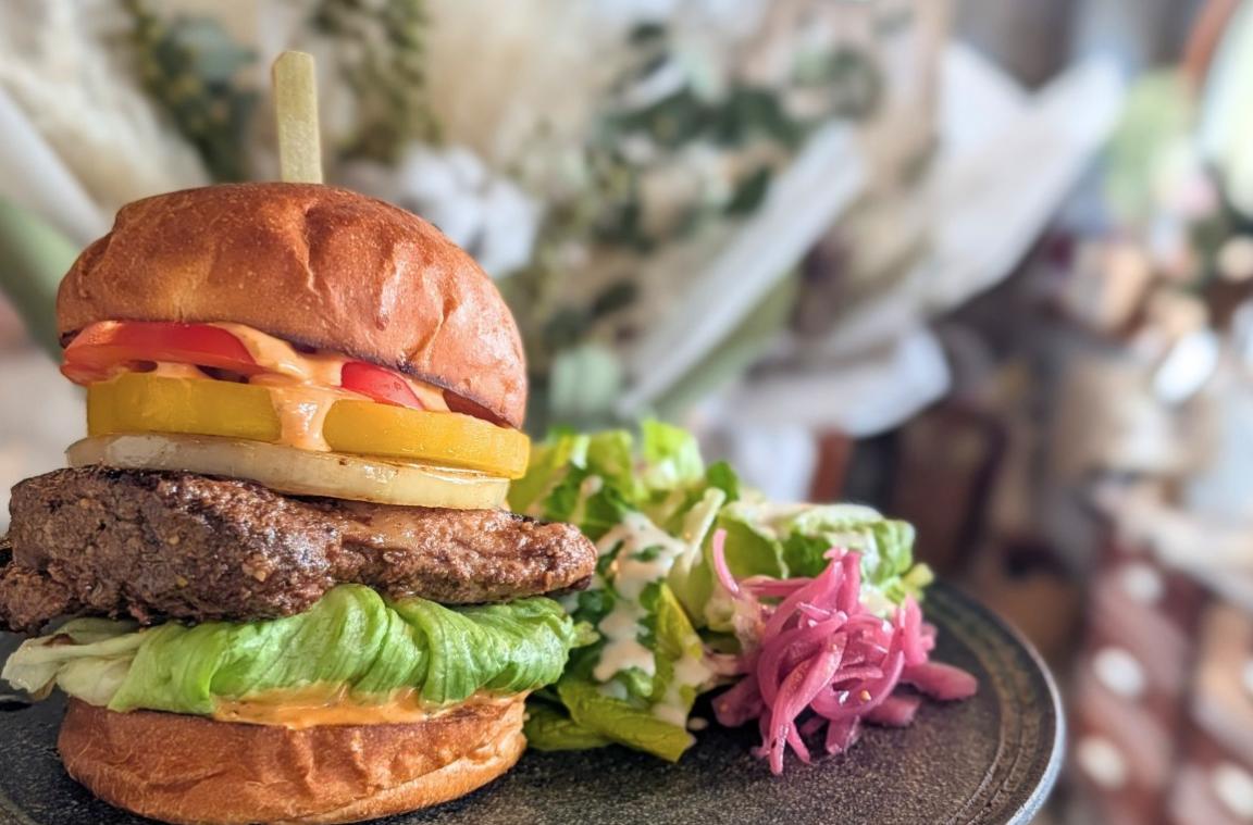 妥協なし！こだわりが詰まったバーガー＆ドライフラワーショップ「der BURG（デアブルグ）」＆「lily ronde（リリーロンド）」（沖縄市）