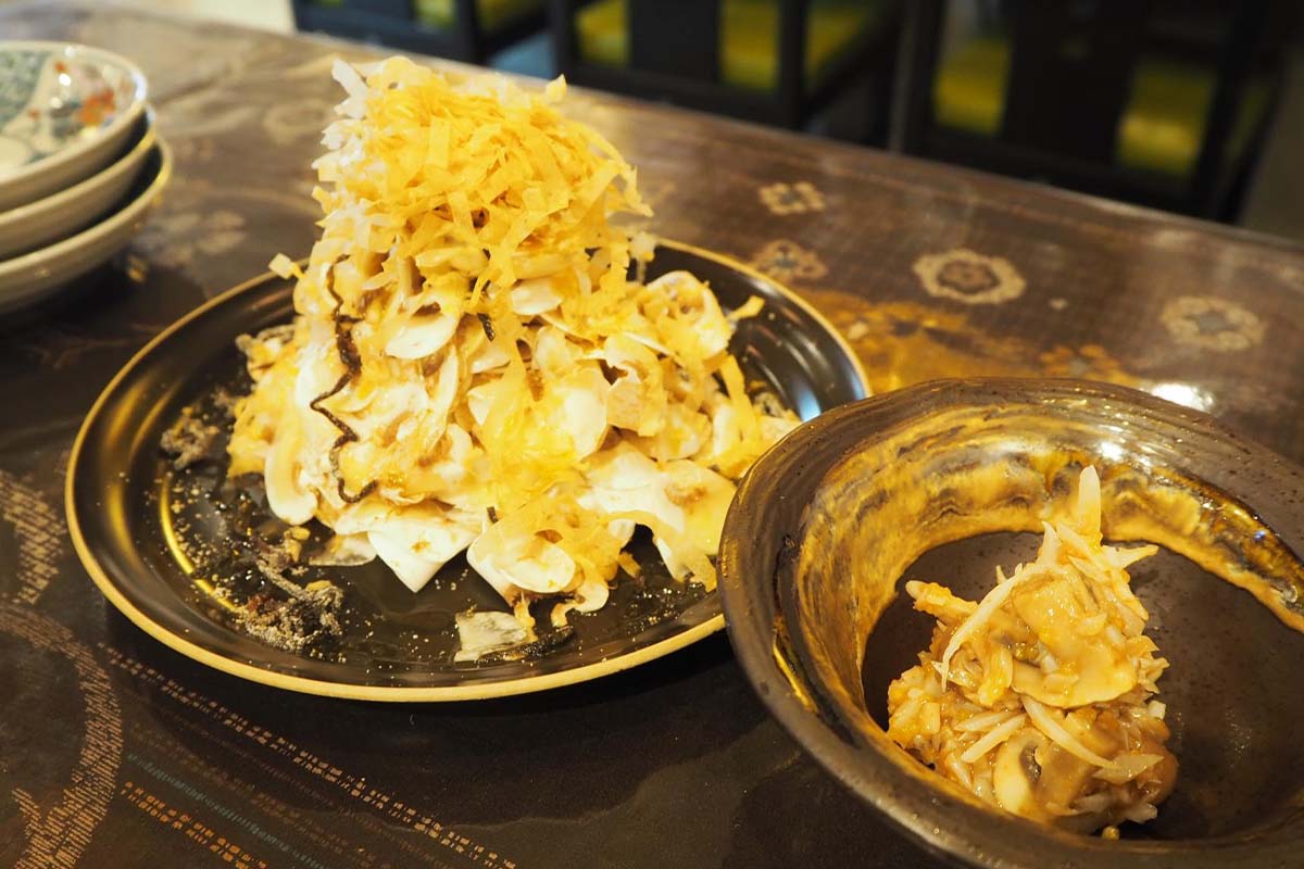 沖縄県産の”マッシュルーム”がアツい！路地裏酒場で東京仕込み「キッポとビダロカ」で上品に！〜喜友名ひとみの酒場巡り〜