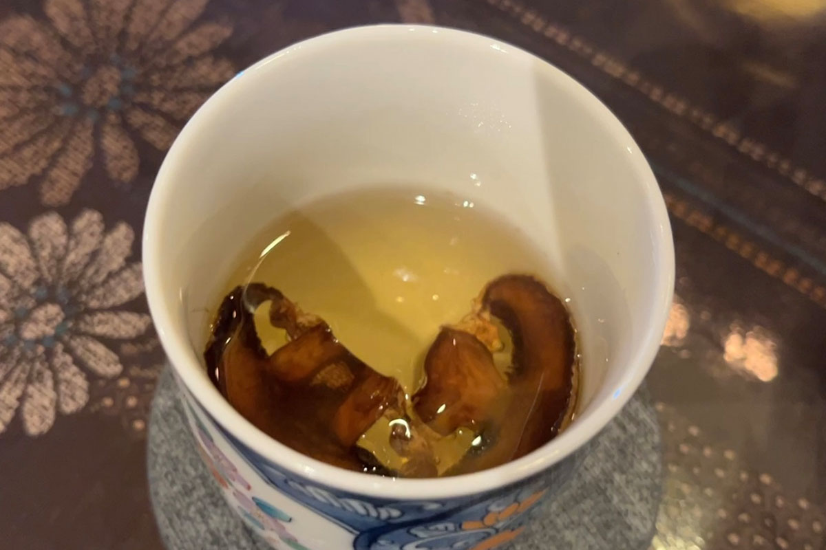 沖縄県産の”マッシュルーム”がアツい！路地裏酒場で東京仕込み「キッポとビダロカ」で上品に！〜喜友名ひとみの酒場巡り〜