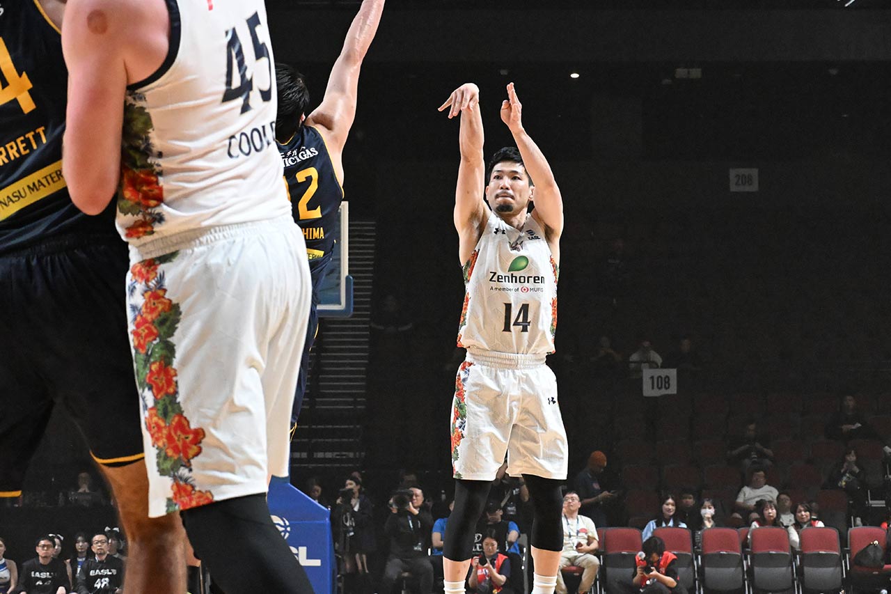 「我慢しきれなかった」とキングス・桶谷大HC、ラスト3分の攻防に見る“宿敵との差”…EASL 3決制し昨季越えなるか