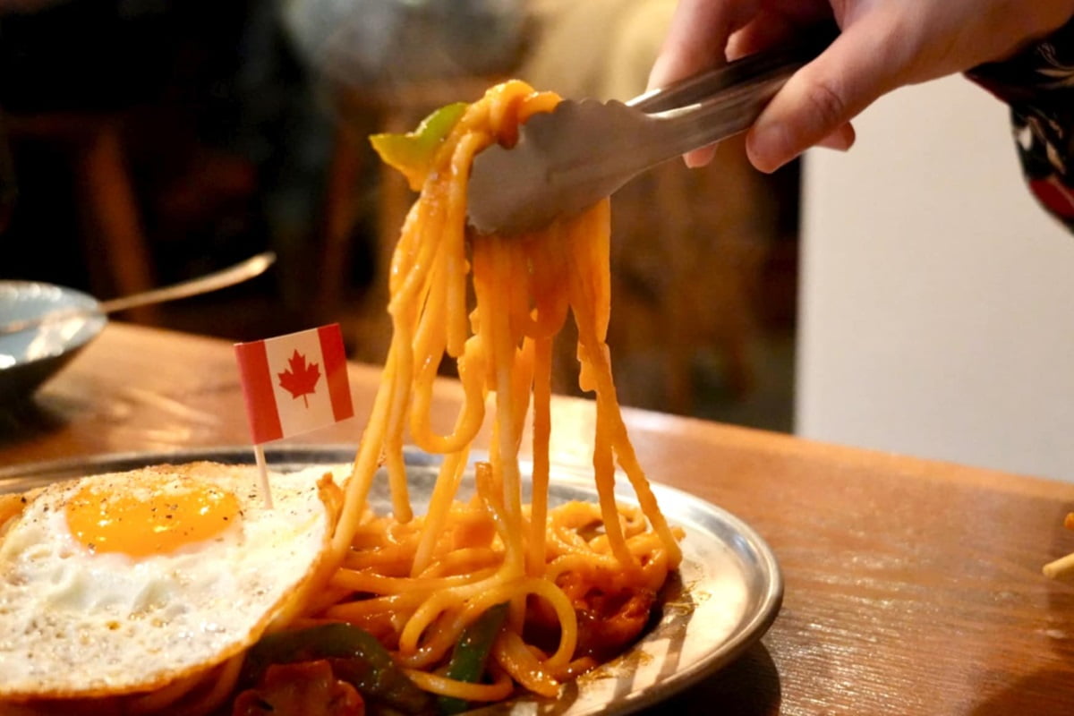 日本一のナポリタンがここに！“かなり安い”も嘘じゃない！うまい創作料理と遊び心にあふれる、大人のファミレス「飯ト寿小やじ」（那覇市）