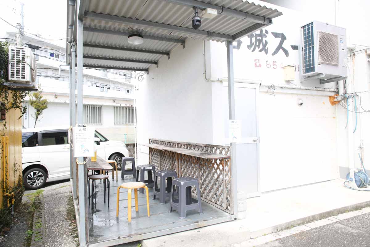 メインも副菜も絶品なうちなー弁当＆120円そば＆激安天ぷらに感動！地元民に愛される「宮城スーパー」の魅力（那覇市）